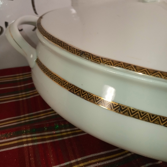 Vintage TK Thun Czechoslovakia Oval Covered Vegetable Dish - Pattern Gold Black - Picture 12 of 12